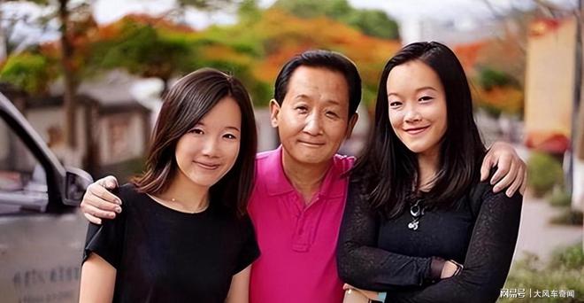 是北大高材生女儿和侄女长得很像梁天现状：66岁微微发福儿子(图12)