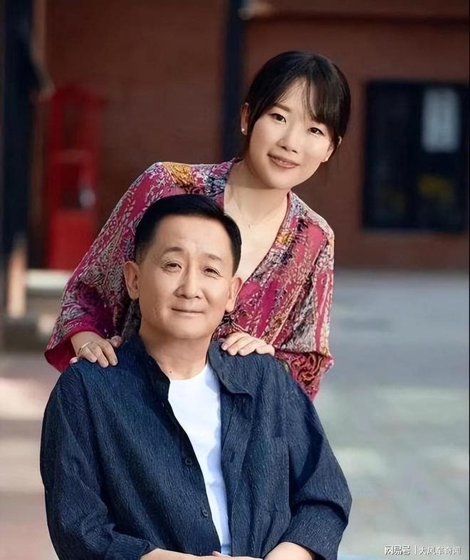 是北大高材生女儿和侄女长得很像梁天现状：66岁微微发福儿子(图14)