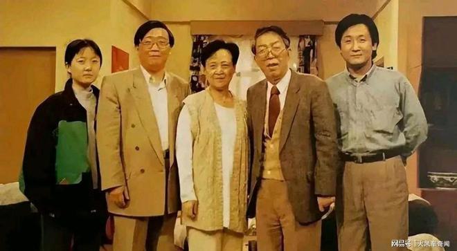 是北大高材生女儿和侄女长得很像梁天现状：66岁微微发福儿子(图23)