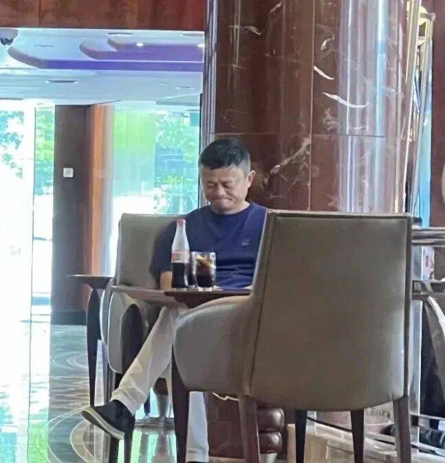 婆比邓文迪更狠的女人出现了…81岁世界首富找34岁中国老(图23)